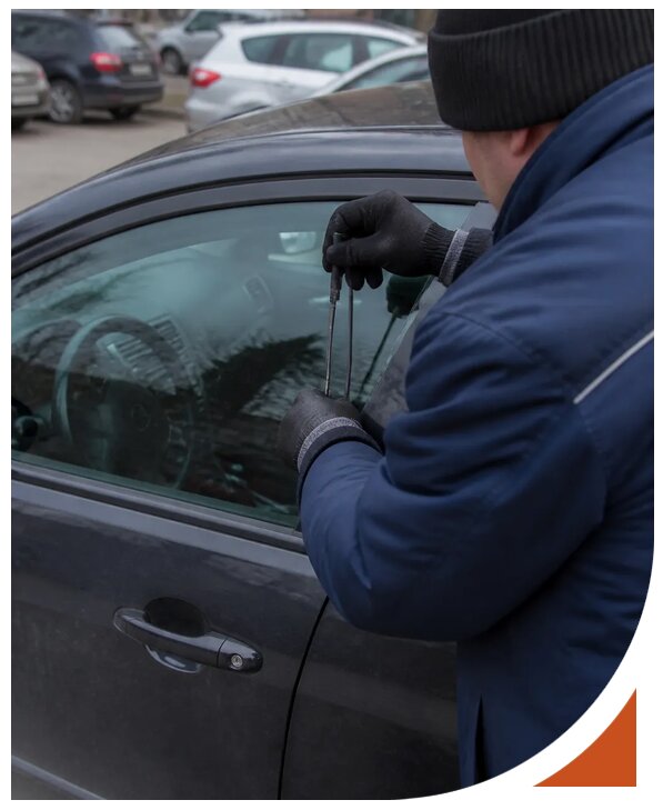 Срочное вскрытие автомобиля с ключами внутри в Пятигорске